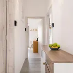 شقة Brand New Cozy With Balcony At The Center Of *