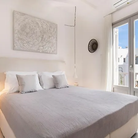 Brand New Cozy With Balcony At The Center Of Apartment